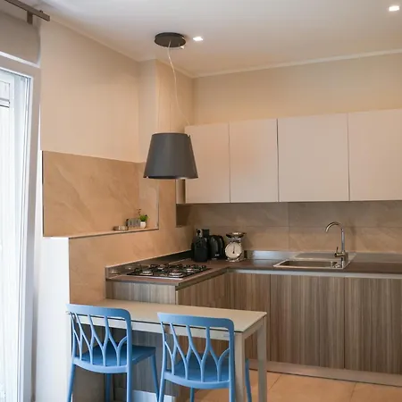 Apartment La Casa Di Ivan E Giorgia - Dalia Caserta